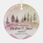 クリスマスマウンテンハイキング婚約ピンクグリーン ガラスオーナメント (正面)