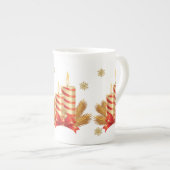 クリスマスマグカップ、レッド金ゴールドクリスマスキャンドル ボーンチャイナマグカップ (正面右)