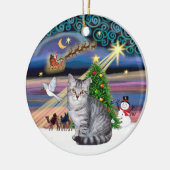 クリスマスマジック - シルバータビー猫 セラミックオーナメント (左)