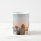 クリスマスマップのストーリーを語るイラストレーション コーヒーマグカップ (中央)