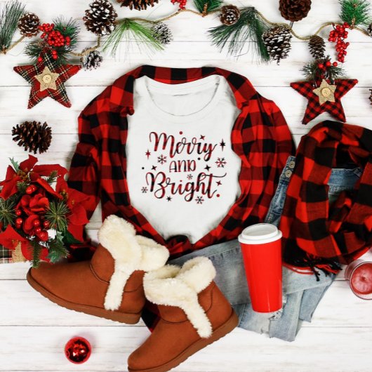 クリスマスメリーと明るい赤モダンの女性 Tシャツ