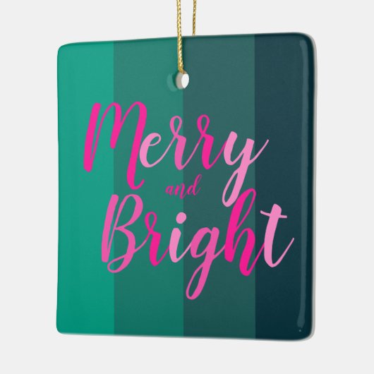 クリスマスメリーと鮮やかな緑のピンク セラミックオーナメント (左)