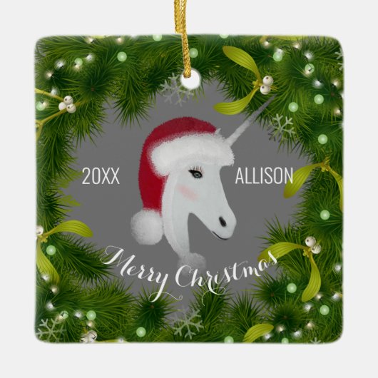 クリスマスモダンユニコーンかわいいグリーンリースガールズ セラミックオーナメント (正面)