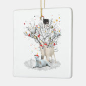 クリスマスヤギの木の上におもしろいサンタヤギ恋人のギフト セラミックオーナメント (左)