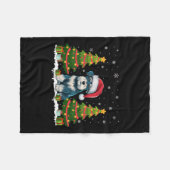 クリスマスライツミニチュアシュナウザードッグサンタクリスマ フリースブランケット (正面(横))