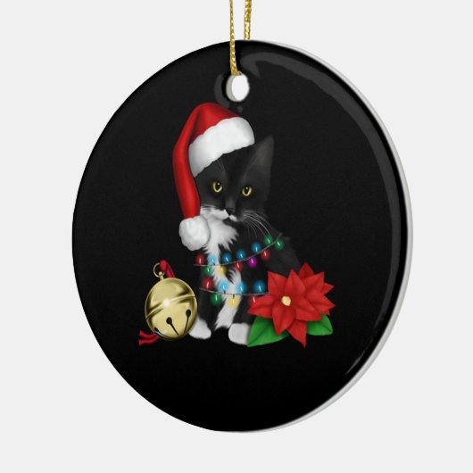 クリスマスライトに照らされた黒猫サンタ セラミックオーナメント (左)