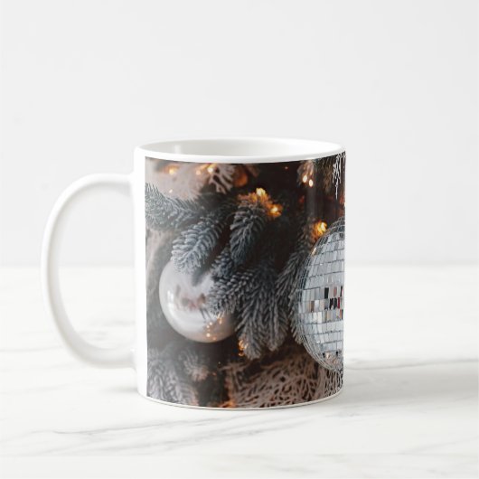 クリスマスライト付きのツリー飾りの背景 コーヒーマグカップ (左)