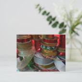 クリスマスリボンホリデーレッドと金ゴールドのスプール シーズンポストカード (スタンド正面)