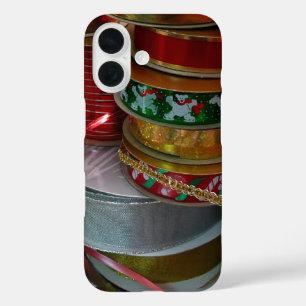 クリスマスリボンホリデーレッドと金ゴールドのスプール iPhone 16ケース