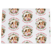 クリスマスリースと赤いハッピーホリデーの写真 ラージペーパーバッグ (正面)