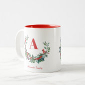 クリスマスリースユニークファミリー赤モノグラム ツートーンマグカップ (正面左)