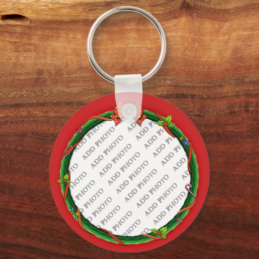 クリスマスリース写真と赤の背景を追加 キーホルダー (正面)