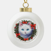 クリスマスリース水彩画の白絵画猫 セラミックボールオーナメント (正面)