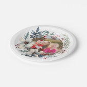 クリスマスリース、白い花、赤い果実の写真 ペーパープレート (アングル)