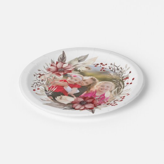 クリスマスリース、赤い花と果実の写真 ペーパープレート (アングル)