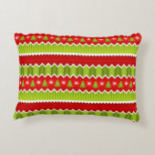 クリスマスレッドとグリーンシェブロンのストライプパターン アクセントクッション (裏面)