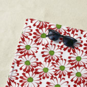 クリスマスレッドとグリーンデイジーフローラルパターン ビーチタオル (インサイチュ)