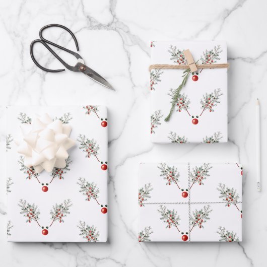 クリスマスレッドノーズのトナカイのパインベリー ラッピングペーパーシート (正面)