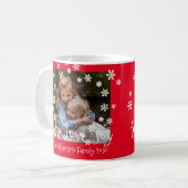 クリスマスレッドフォトホワイトスノーフレーク年家族 コーヒーマグカップ (正面左)