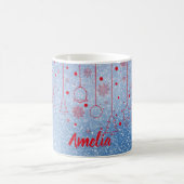 クリスマスレッドボール装飾ブルークラシックのマグカップ コーヒーマグカップ (中央)