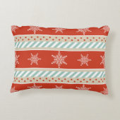 クリスマスレッドミントストライプズスノーフレークパターン アクセントクッション (裏面)
