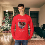 クリスマスレッド家族の写真ハート名パパ Tシャツ<br><div class="desc">赤シャツだ。自分の家族の写真をカスタマイズして追加する。ハート型フレーム。家族の名前と年を追加する。白文字。</div>