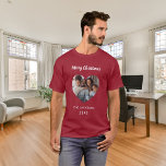 クリスマスレッド家族の写真ハート名 Tシャツ<br><div class="desc">赤シャツだ。自分の家族の写真をカスタマイズして追加する。ハート型フレーム。家族の名前と年を追加する。</div>