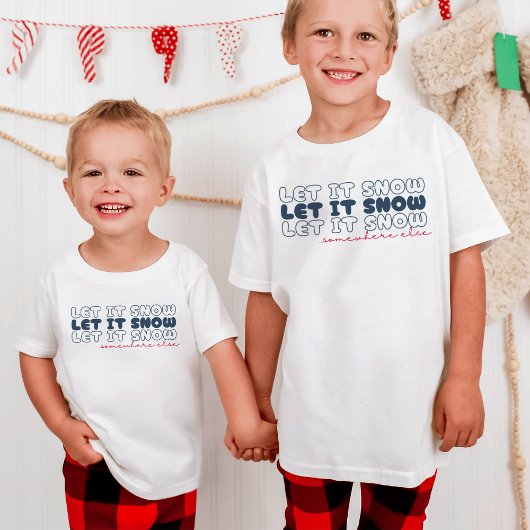 クリスマス以外の場所で雪を降らせおもしろいる Tシャツ