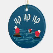 クリスマス休暇で帽子でワイルドに泳ぐ セラミックオーナメント (左)