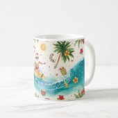 クリスマス休暇にサーフィンするサンタクロース コーヒーマグカップ (正面右)