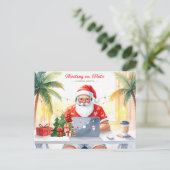 クリスマス休暇に向けてサンタがオンラインで作業中 シーズンポストカード (スタンド正面)