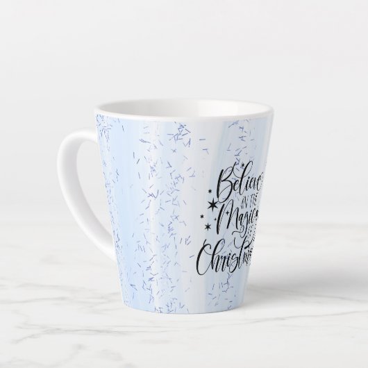 クリスマス信じの魔法で カフェラテマグ (左アングル)