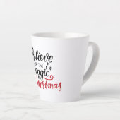 クリスマス信じの魔法で カフェラテマグ (右アングル)