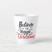 クリスマス信じの魔法で カフェラテマグ (正面)