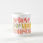 クリスマス信じの魔法で – レトロスタイル コーヒーマグカップ (中央)