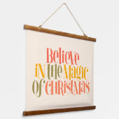 クリスマス信じの魔法で – レトロスタイル 吊り下げ型タペストリー (傾斜あり)