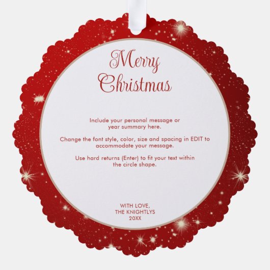 クリスマス信じスピリット写真年ハイライト赤 オーナメントカード (裏面)