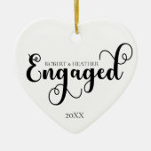クリスマス婚約したの婚約ギフトをパーソナライズ セラミックオーナメント (正面)