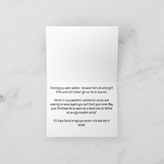 クリスマス小屋のそばで釣り竿を持ったサンタ シーズンカード (内部)