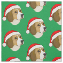 クリスマス帽をかぶったビーグル