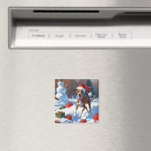 クリスマス帽をかぶった雪の中を走るグレイハウンド マグネット (インサイチュ (食洗機))