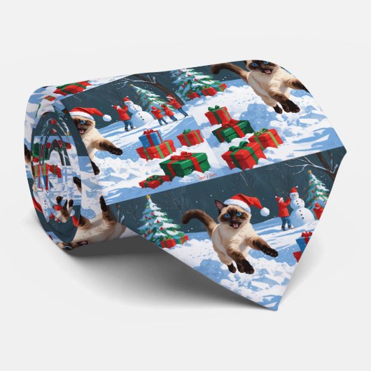 クリスマス帽をかぶった雪の中を走るシャム猫 ネクタイ (ロール)
