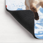 クリスマス帽をかぶった雪の中を走るシャム猫 マウスパッド (コーナー)