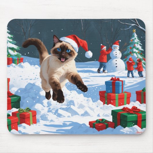 クリスマス帽をかぶった雪の中を走るシャム猫 マウスパッド (正面)