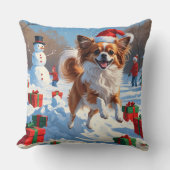 クリスマス帽子をかぶったパピヨンの犬が雪の中で走っている クッション (正面)
