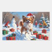 クリスマス帽子をかぶったパピヨンの雪中奔走 長方形シール (正面)