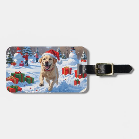 クリスマス帽子をかぶったラブラドール犬の雪中奔走 ラゲッジタグ (正面横)
