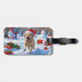 クリスマス帽子をかぶったラブラドール犬の雪中奔走 ラゲッジタグ (裏面横)