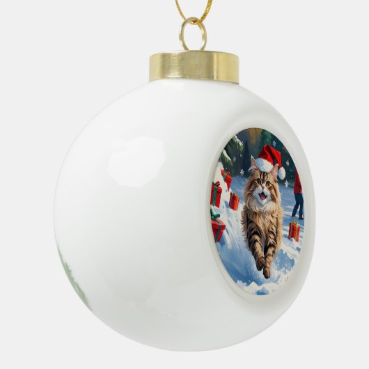 クリスマス帽子をかぶって雪に座るペルシャ猫 セラミックボールオーナメント (左)