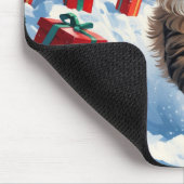 クリスマス帽子をかぶって雪に座るペルシャ猫 マウスパッド (コーナー)